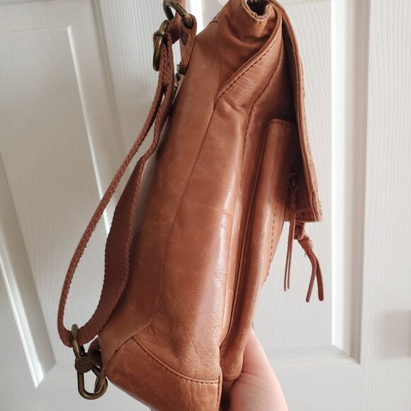 The Sak Ventura convertible backpack in tan/brown Embosses leather - Picture 5 of 14